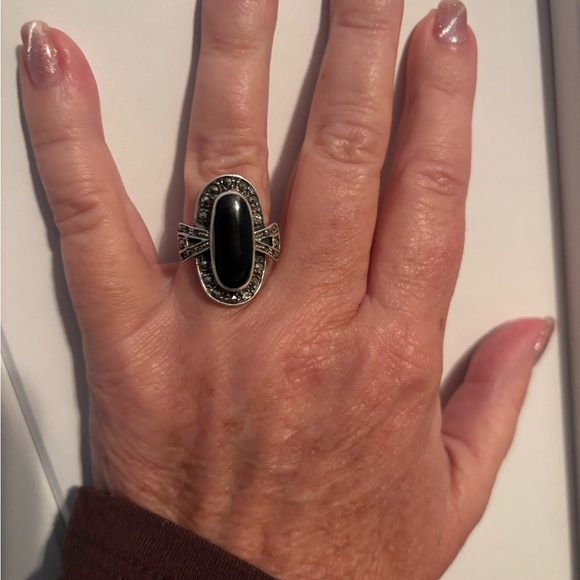 Elegant Black onyx and sterling Silver with Marcasite stones Women's Ring - Picture 5 of 6